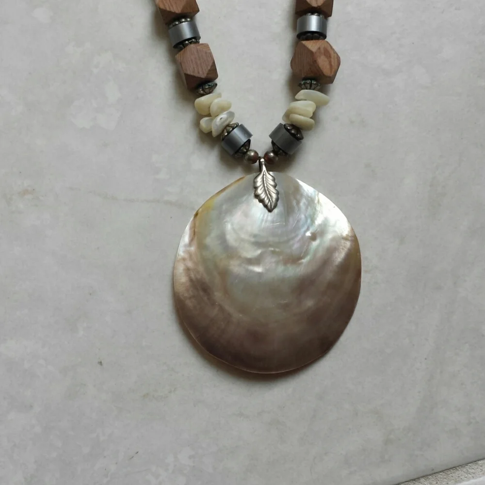 Boutique Shell Necklace - Picture 6 of 10
